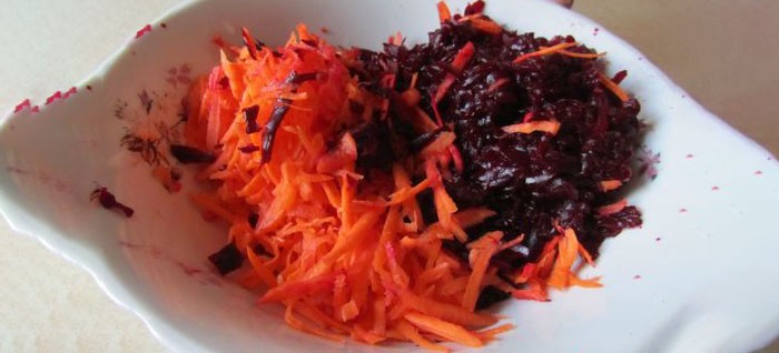 Салат из свеклы и свежей моркови