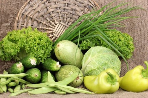 Зеленые овощи и зелень