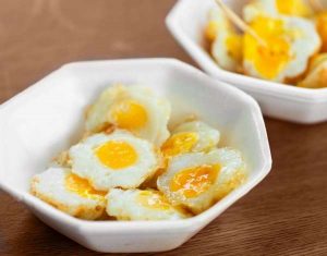 Жареные перепелиные яйца