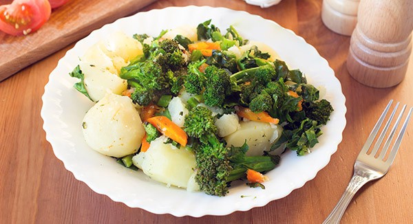 Тушёная картошка с брокколи