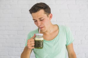 Употребление зеленого коктейля
