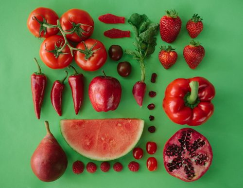 Красные овощи, фрукты и ягоды