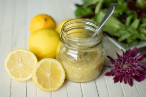 Заправка из лимона, горчицы и оливкового масла