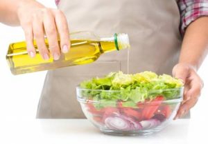 Заправка салатов оливковым маслом