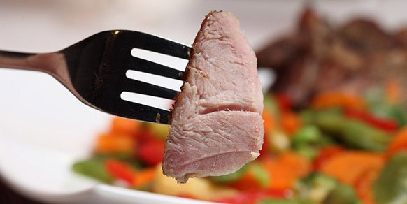 Нежирное мясо и овощной салат